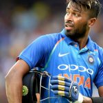 After blonde, Pandya now turns up with blue-streaked hair