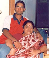 Dinesh Karthik with his mother