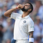 देखिए कैसे भारत के अकेले योद्धा, विराट कोहली ने लगाया इंग्लैंड में अपना पहला शतक