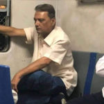 जब लोकल ट्रेन में दिखे ‘रवि शास्त्री’, सोशल मीडिया पर फैंस ने खूब उड़ाया मजाक