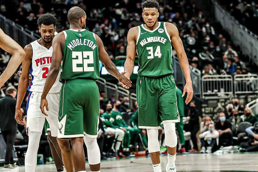 Khris Middleton Giannis Antetokounmpo CHA vs MIL Dream11