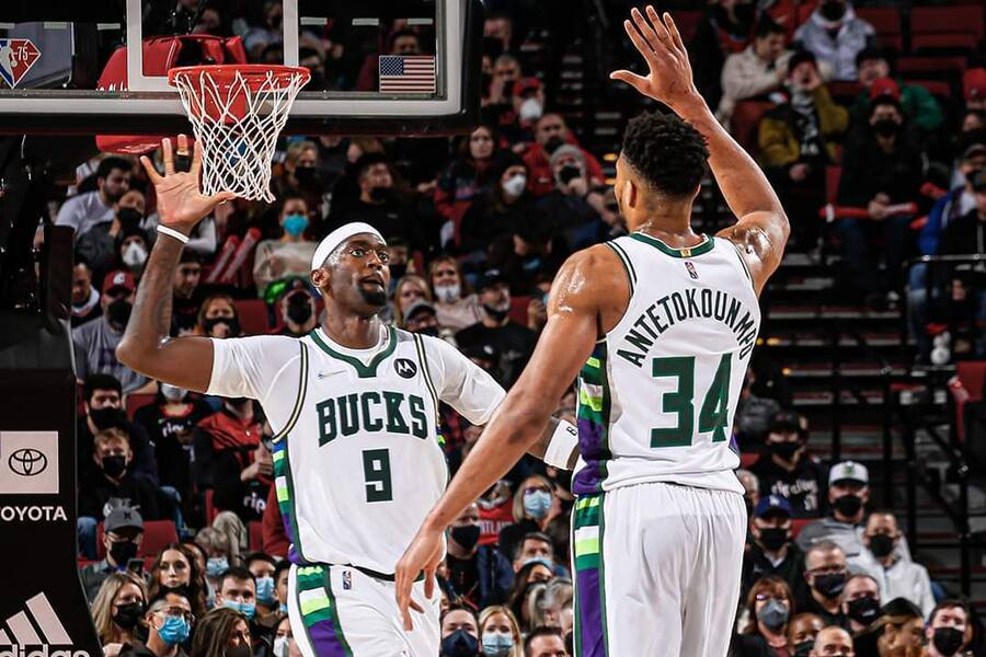 Bobby Portis Giannis Antetokounmpo High Five LAC vs MIL Dream11