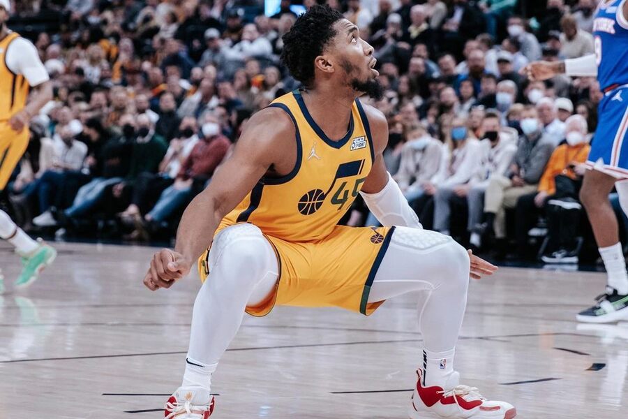 Donovan Mitchell celebrating
