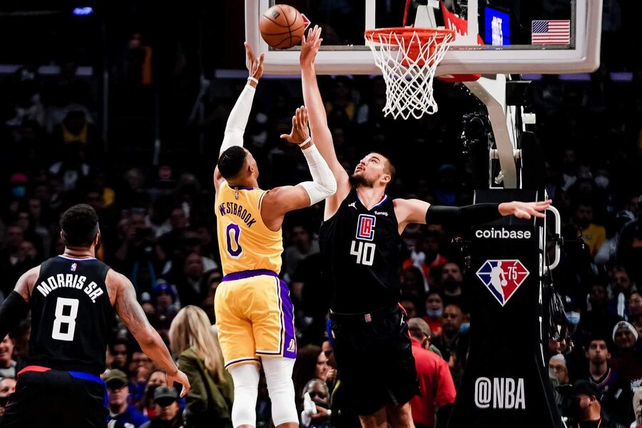 Ivica Zubac blocking Russell Westbrook LAC vs NYK Dream11