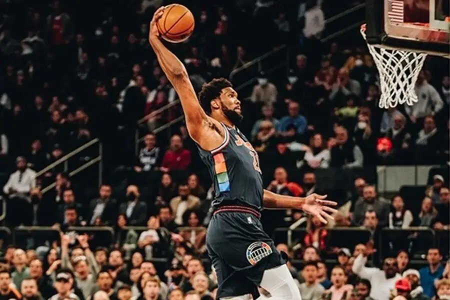 Joel Embiid dunking PHI vs BKN Dream11