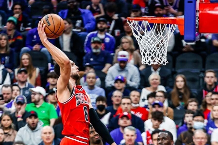 Zach LaVIne dunking UTA vs CHI Dream11