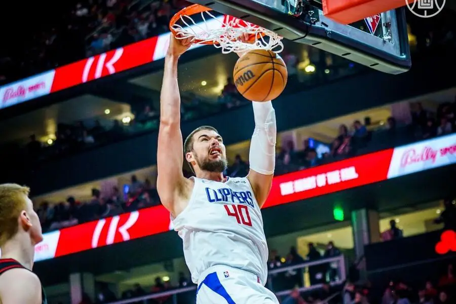 Ivica Zubac dunking DET vs LAC Dream11