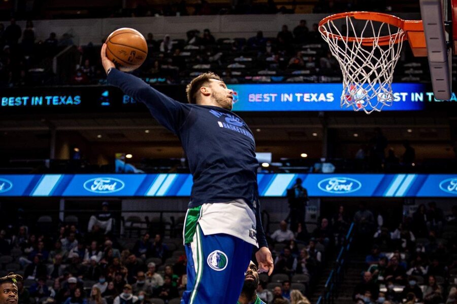 Luka Doncic dunking DAL vs MIN Dream11
