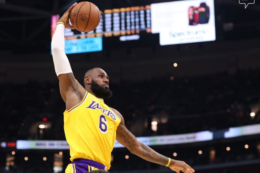 LeBron James dunking