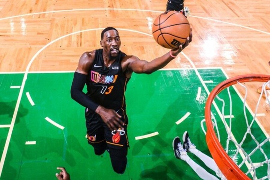 Bam Adebayo driving to the basket CHI vs MIA Dream11