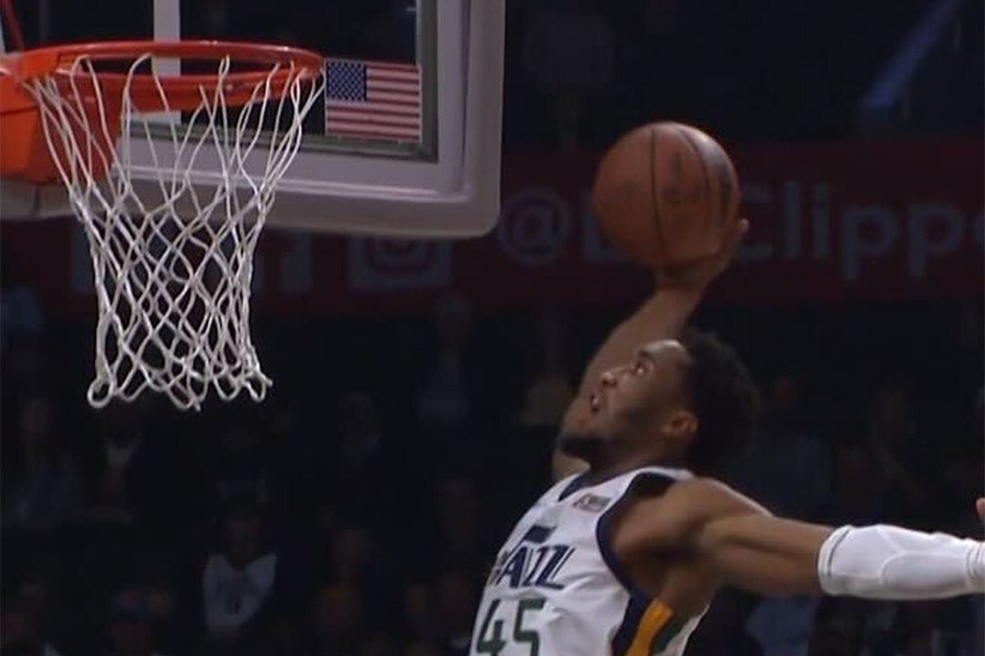 Donovan Mitchell dunking UTA vs LAL Dream11