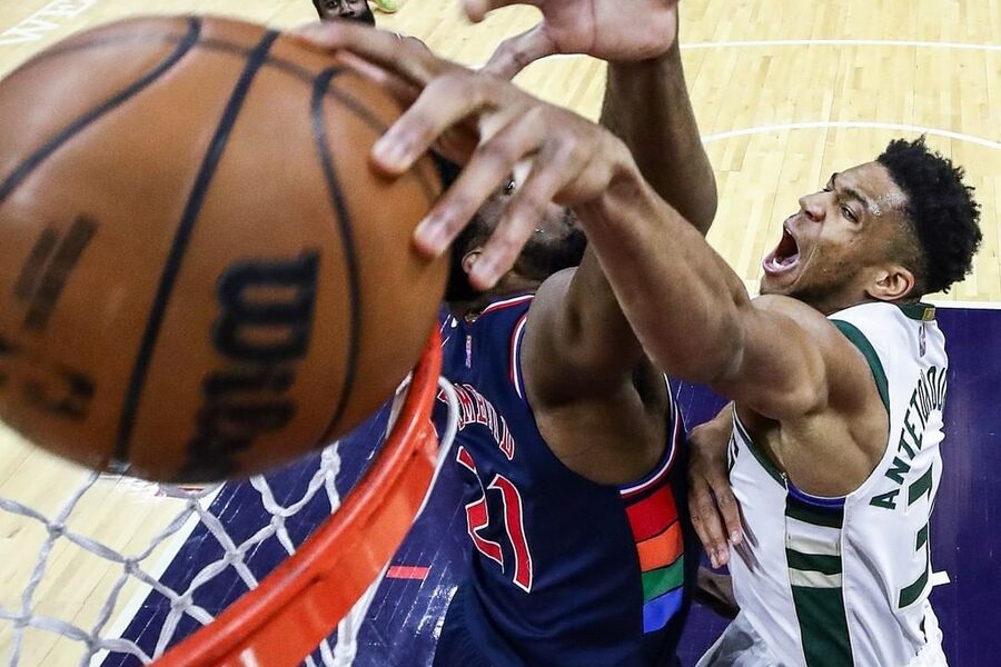 Giannis Antetokounmpo posterizing Joel Embiid dunking BKN vs MIL Dream11