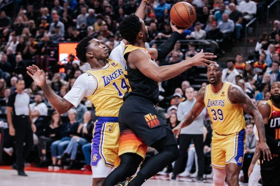 Donovan Mitchell driving to the rim GSW vs UTA Dream11
