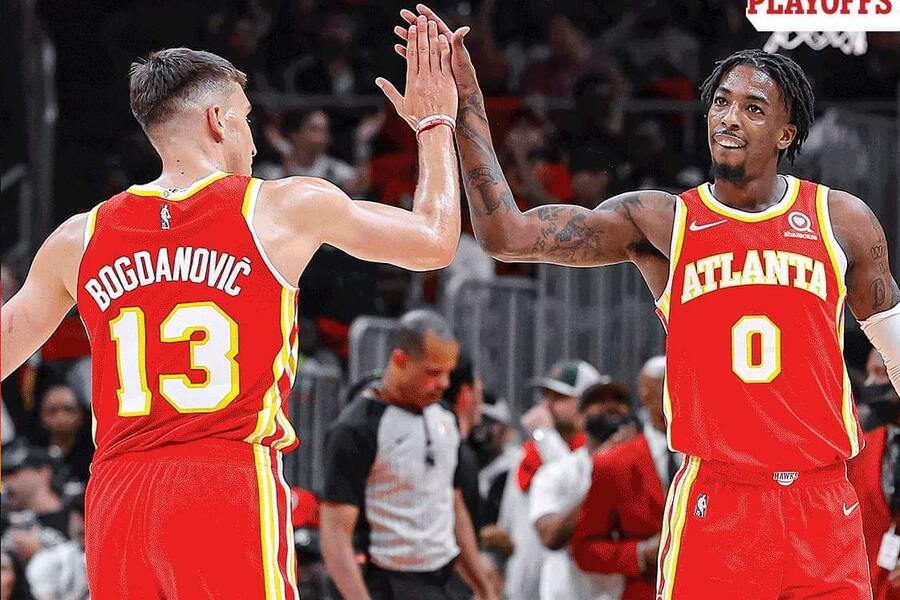 Delon Wright high-fiving Bogdanovic