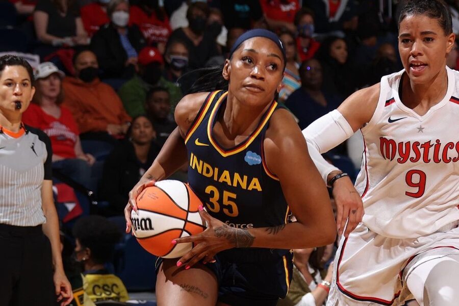 Victoria Vivians driving through baseline LAS vs IND Dream11