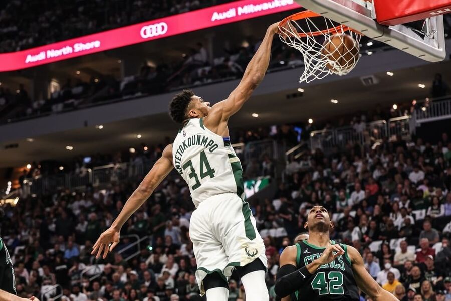 Giannis Antetokounmpo dunking MIL vs BOS Dream11