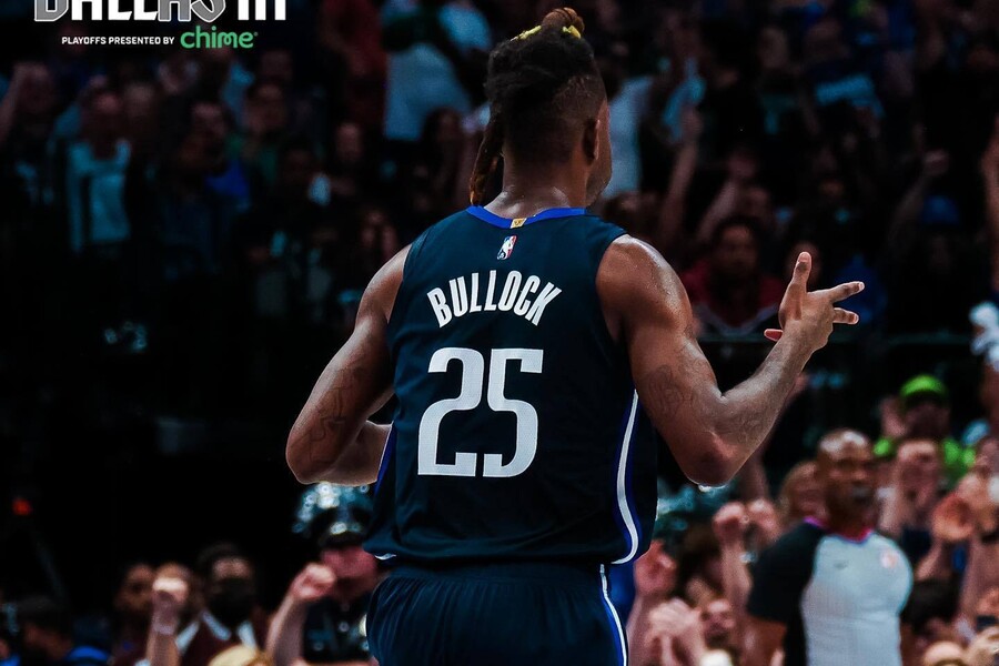 Reggie Bullock celebrating