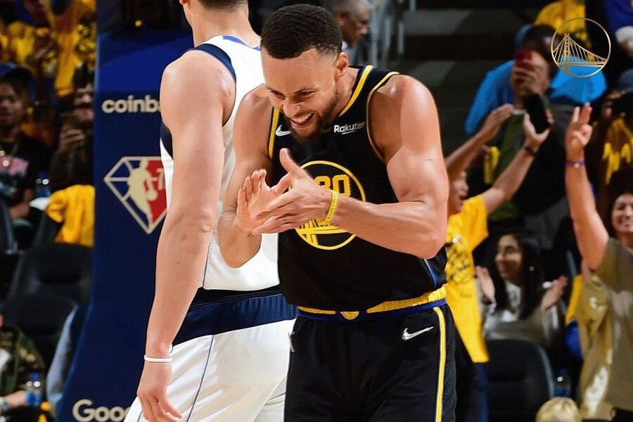 Stephen Curry clapping GSW vs DAL Dream11