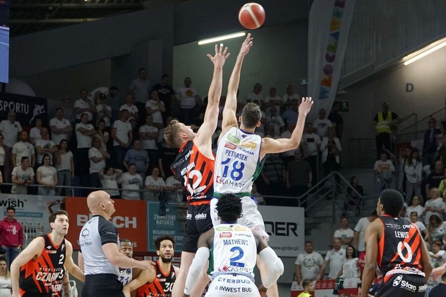 Jump-ball WLO vs CZS Dream11