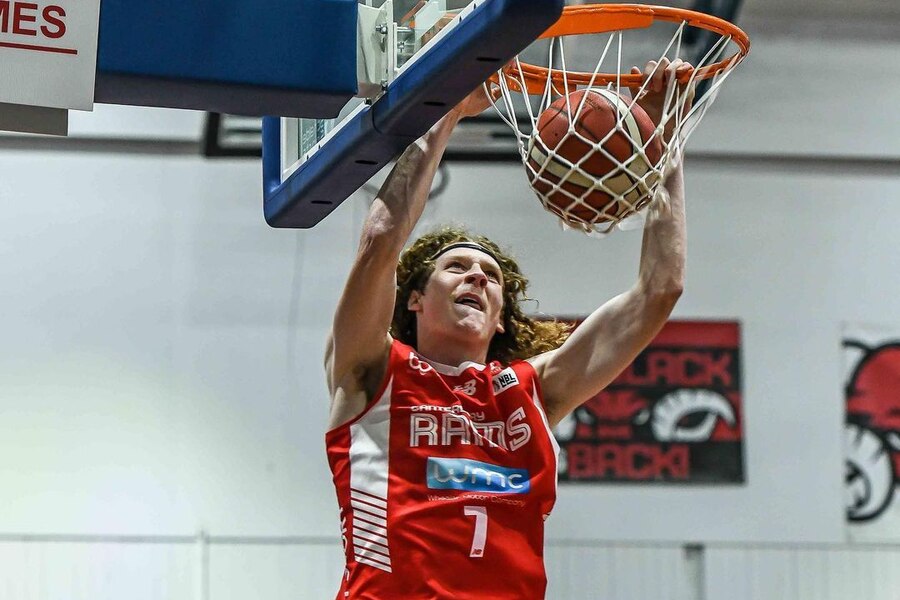 Walter Brown dunking