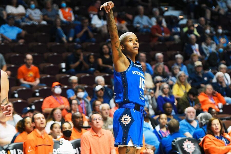 Courtney Williams shooting CON vs CHI Dream11