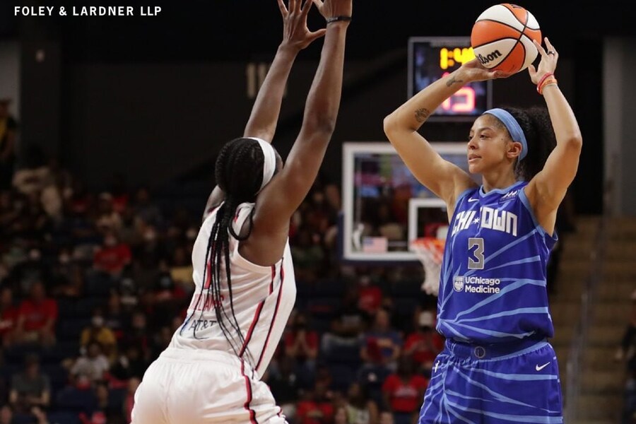Candace parker looking for someone to pass to CON vs CHI Dream11