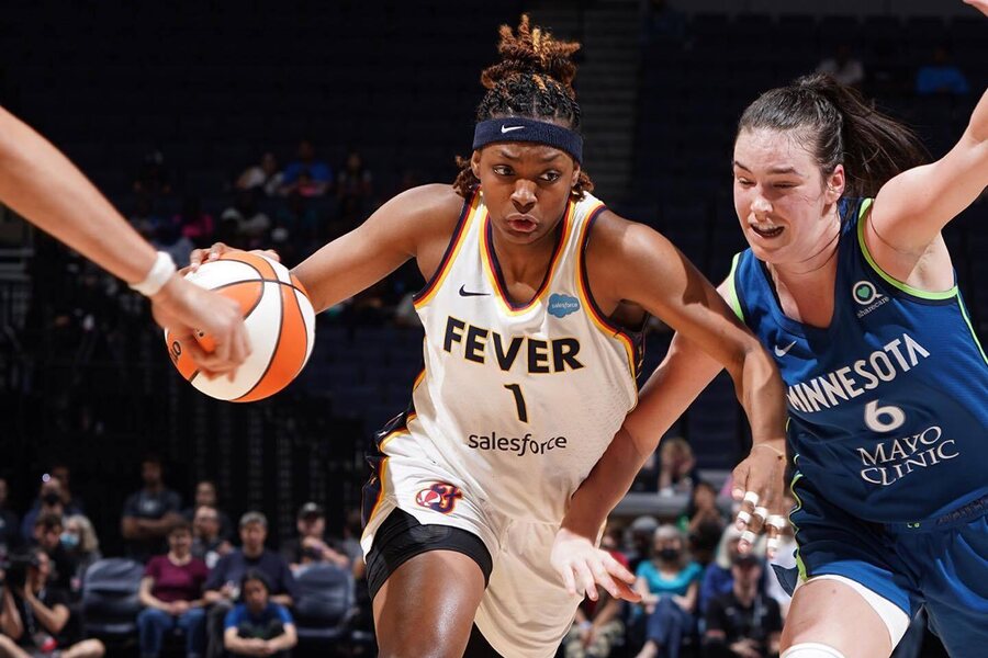 NaLyssa Smith dribbling past Lynx IND vs CHI Dream11