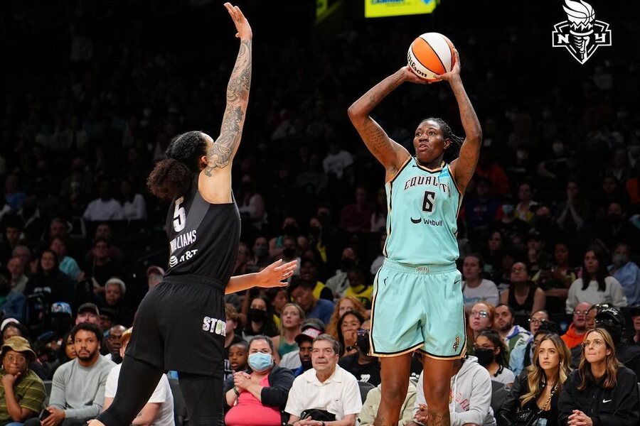 Natasha Howard shooting over Gabby Williams ATL vs NYL Dream11