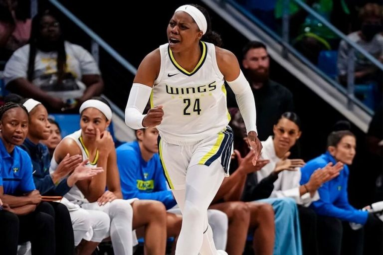 Arike Ogubowale celeberating ATL vs DAL Dream11