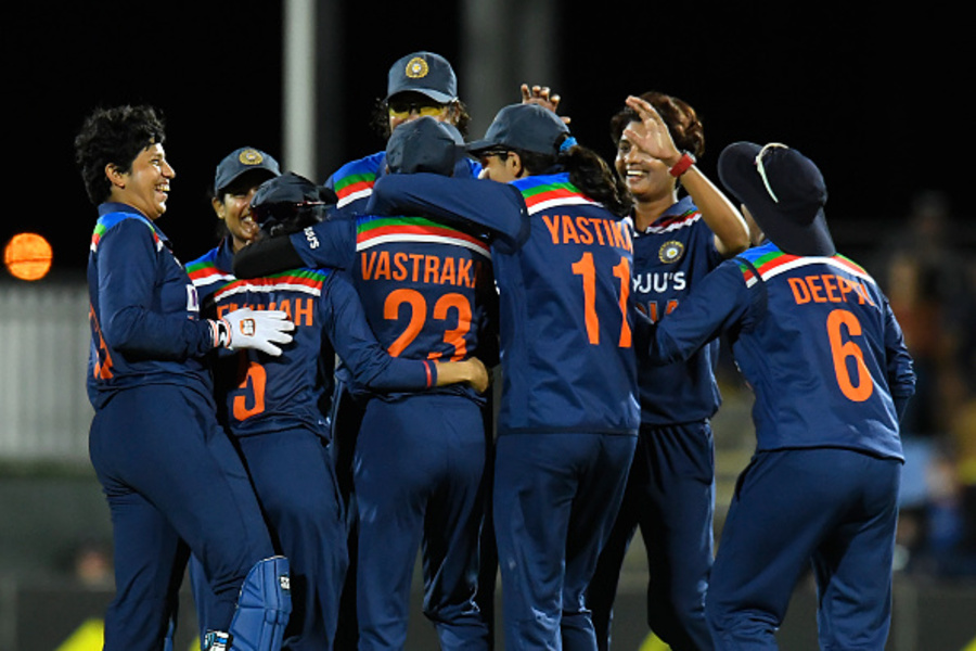 AU-W vs IN-W Dream11