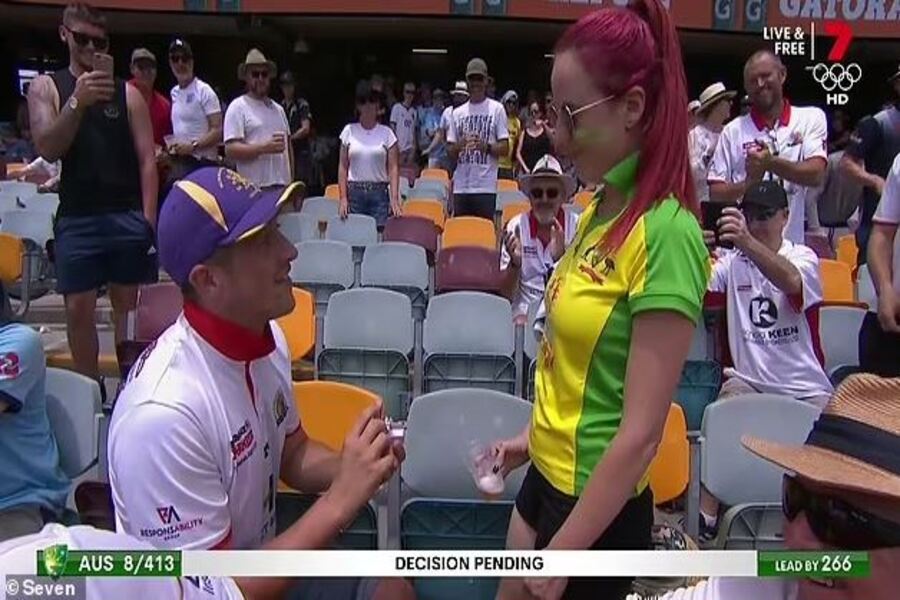 AUS vs ENG 1st Test: England Fan Proposes Australian GIRLFRIEND – WATCH