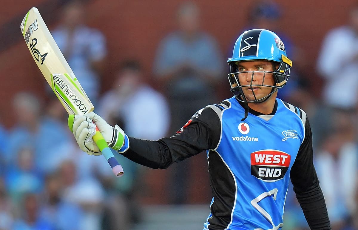 Alex Carey raise bat