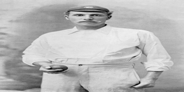 Best bowling average in Test