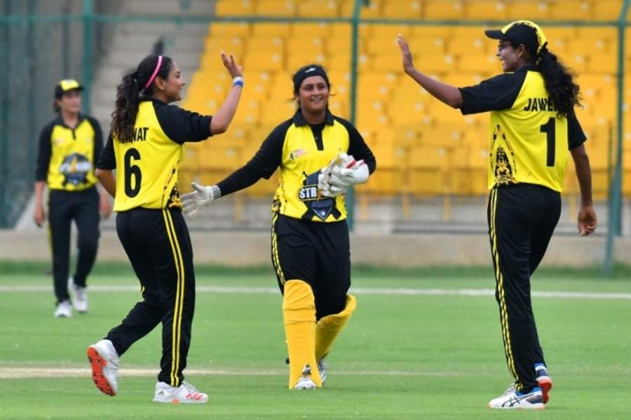 CHA-W vs STR-W Dream11