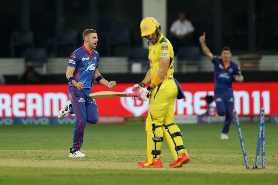 CSK vs DC Live: Anrich Nortje CASTLES Faf du Plessis Wicket with a Beauty – WATCH