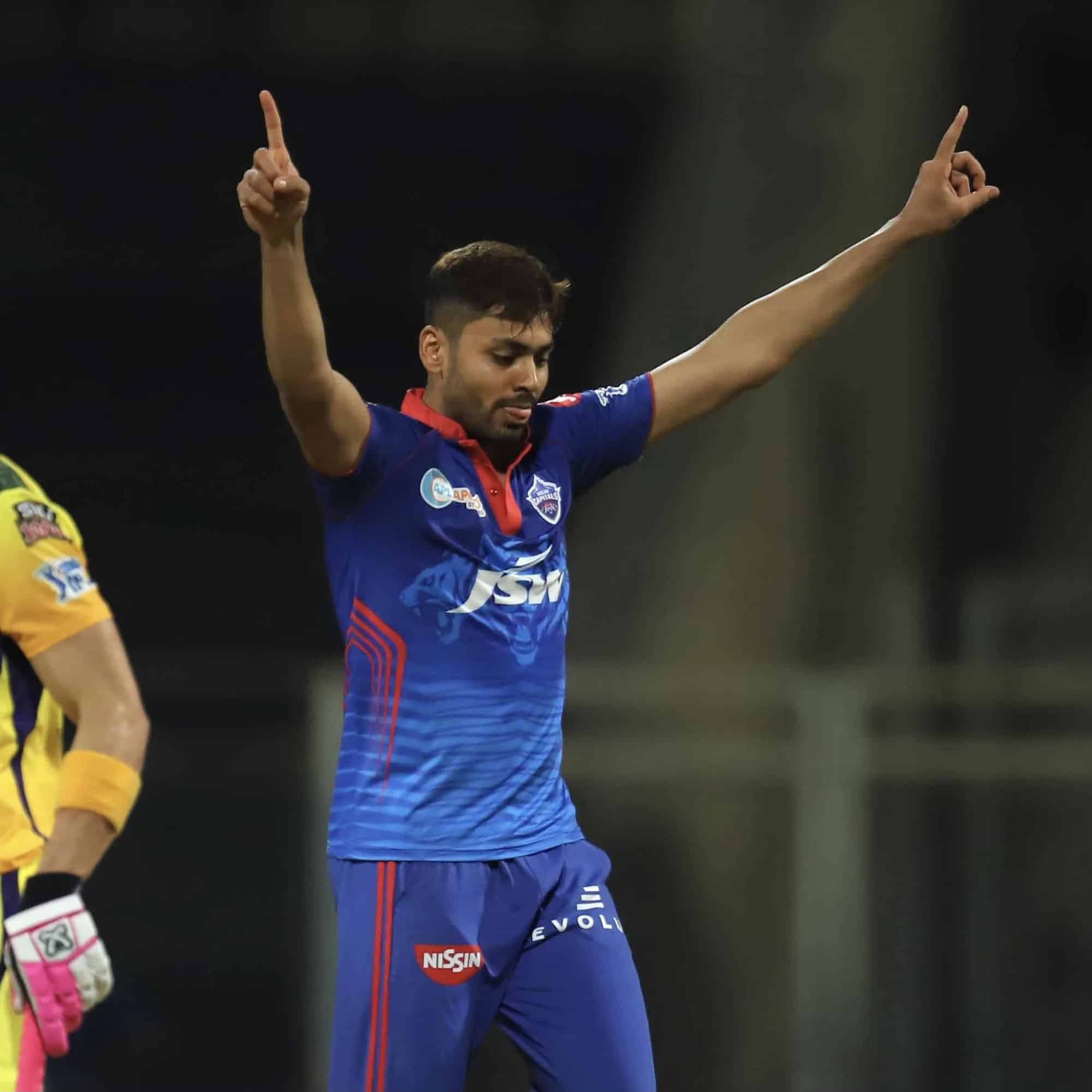 "Real Id Se Aao Rabada": Twitter Reaction After MS Dhoni Getting Bowled By Avesh Khan In CSK vs DC IPL 2021 match