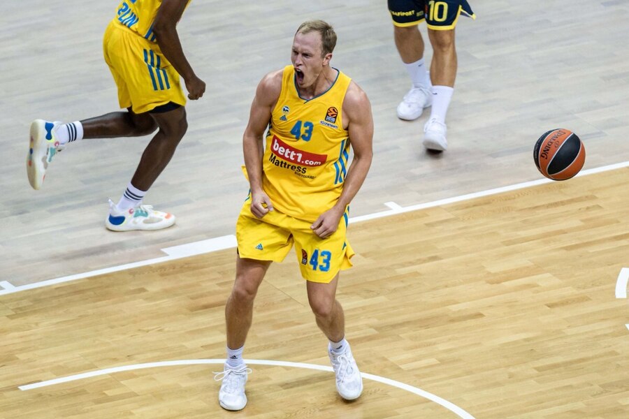 Luke Sikma OLY vs BER Dream11