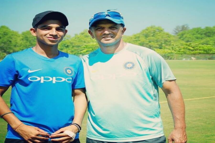 Hrithik Shokeen Wife, Age, Height, Stats, Teams