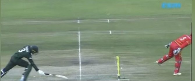 ZIM v BAN: Zimbabwe WK Regis Chakabva impersonates no-look MS Dhoni Run Out- WATCH