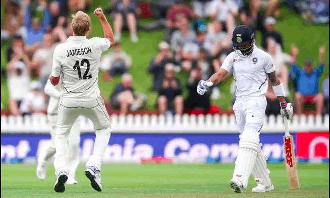 Watch: Virat Kohli gets dismissed poking at delivery outside off, fans see shades of 2014