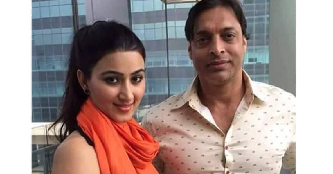 Shoaib Akhtar Wife Age Bowling Speed 161 Height Stats fastest bowler ball kmph record watch video pak bowling attack legend sachin tendulkar