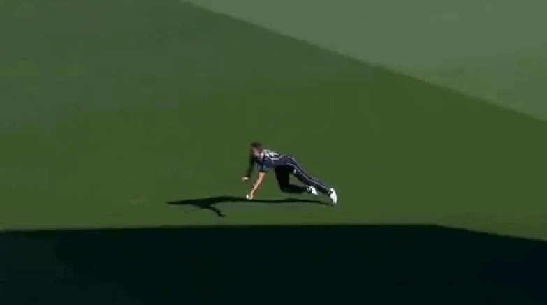 Trent Boult takes stunning one-handed catch. WATCH VIDEO