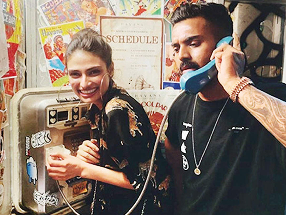 KL Rahul gf