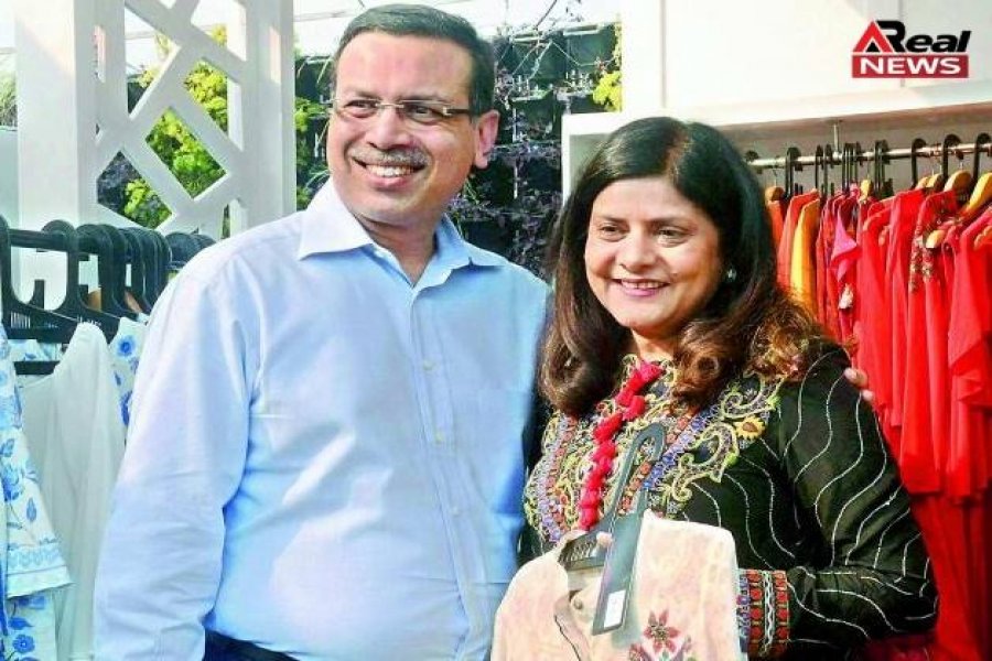 Sanjiv Goenka wife
