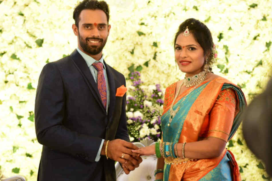 Vihari Wife